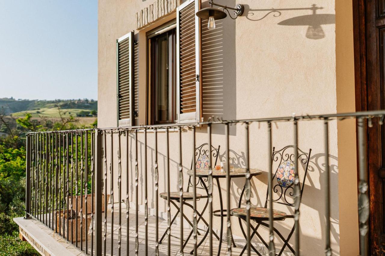 오피다 La Casa Delle Api B&B 외부 사진