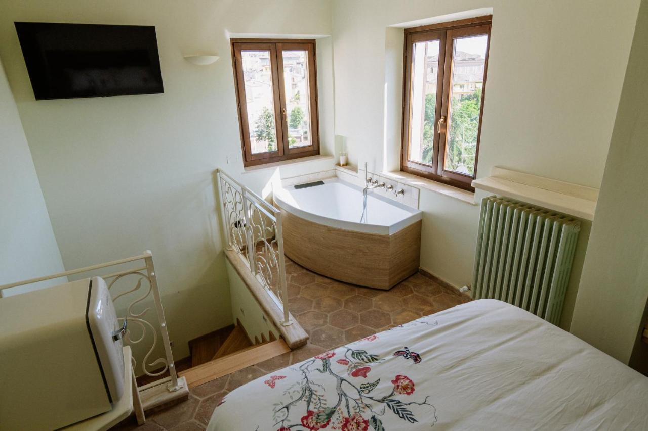 오피다 La Casa Delle Api B&B 외부 사진